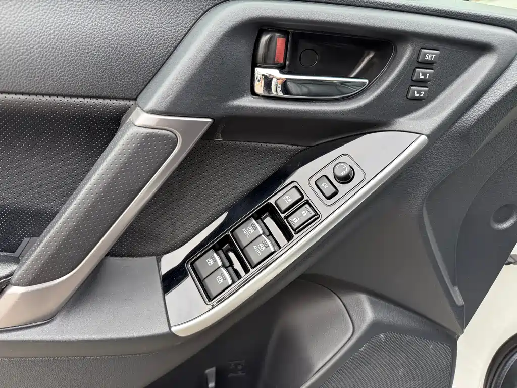 Subaru Forester 2017 — фото 2