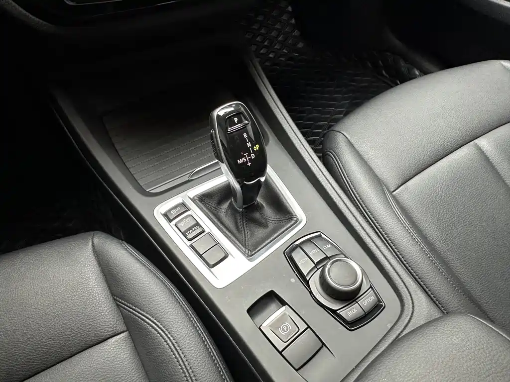 BMW 1 Series 2020 — фото 14