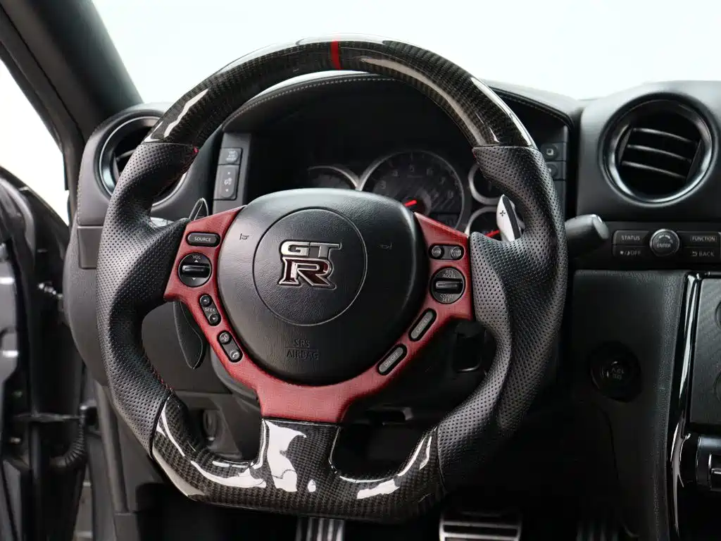 Nissan GT-R 2015 — фото 11