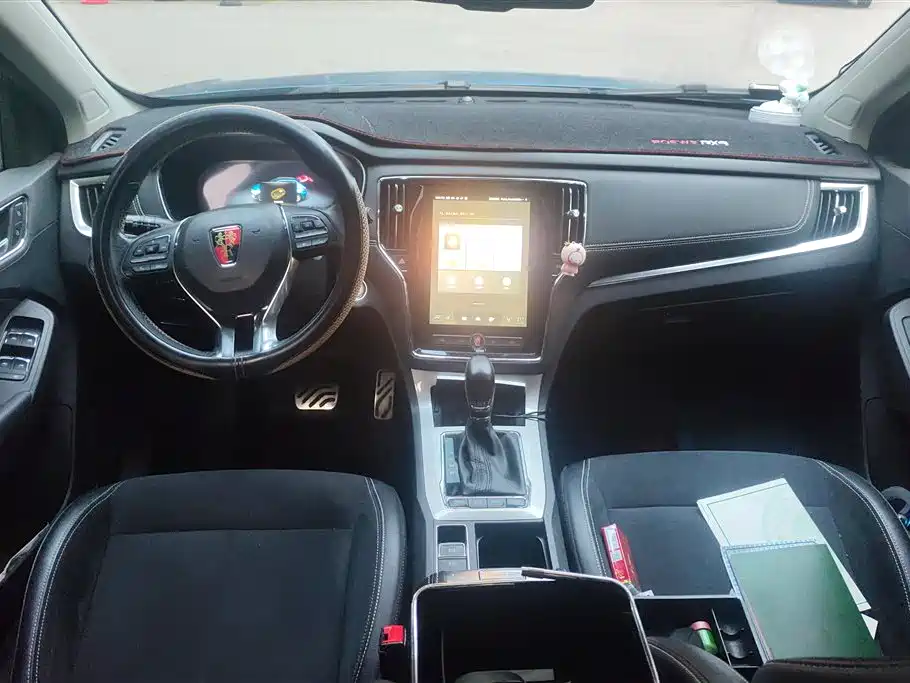 Roewe RX5 New Energy 2017 — фото 12