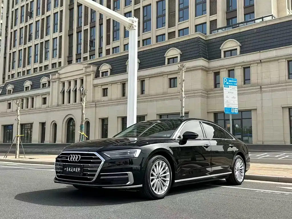 Audi A8 2021 — фото 1