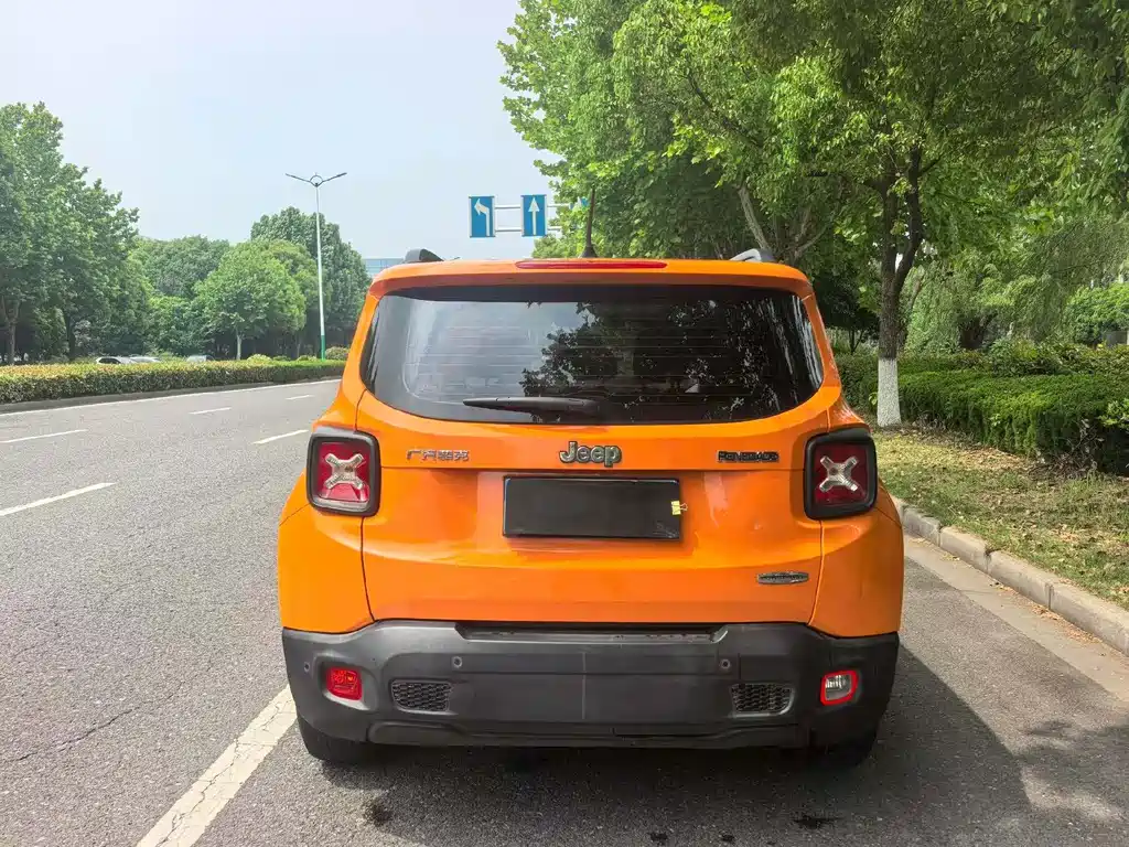 Jeep Renegade 2018 — фото 8