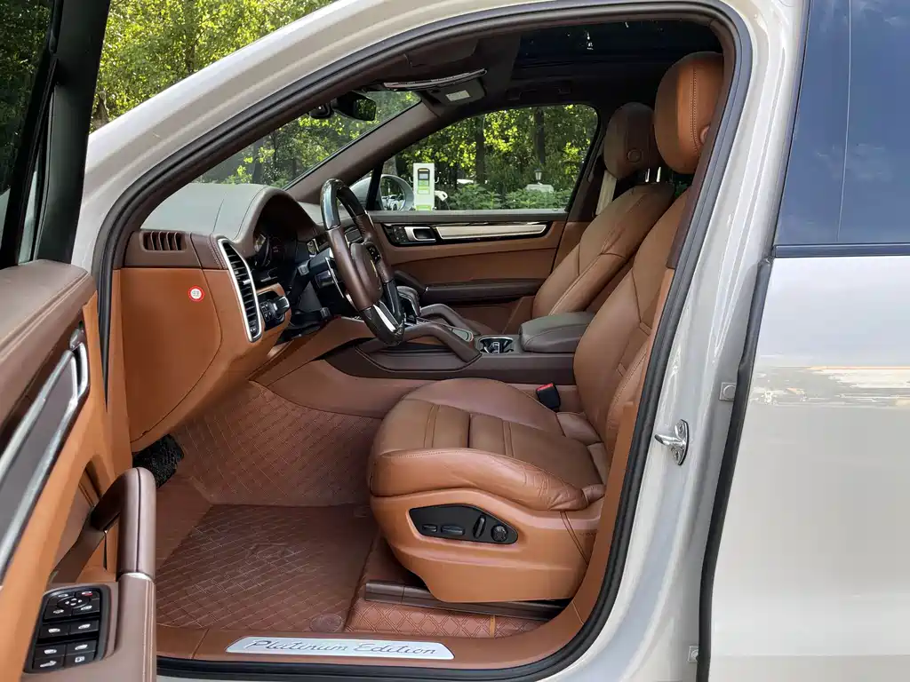 Porsche Cayenne Hybrid 2023