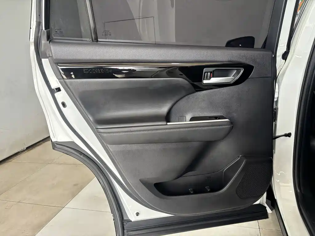 Toyota Highlander 2024 — фото 20