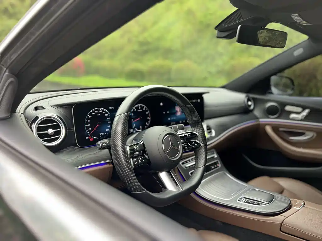 Mercedes-Benz E-Class 2022 — фото 10