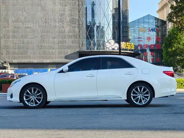 Toyota Reiz 2014