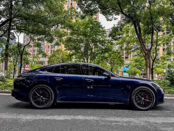 Porsche Panamera 2022