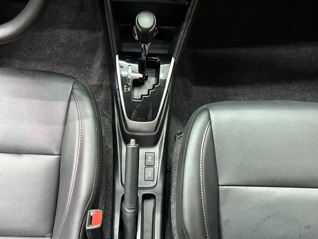 Toyota Yaris L 2023 — фото 11
