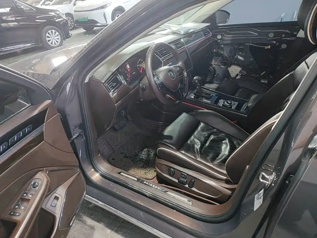 Volkswagen Phideon 2018 — фото 11