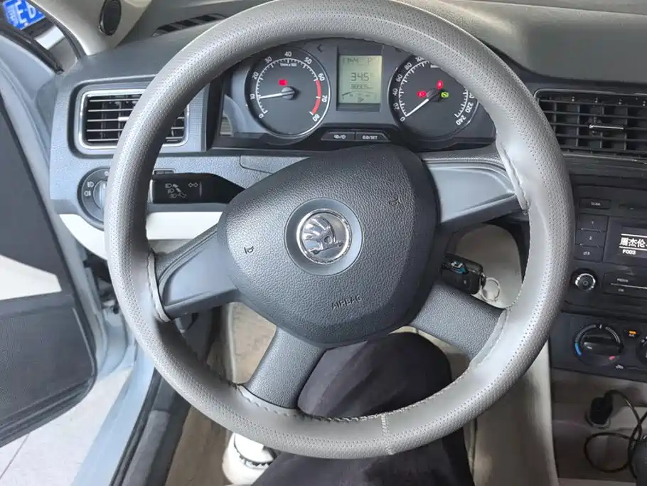 Skoda Rapid 2014 — фото 15