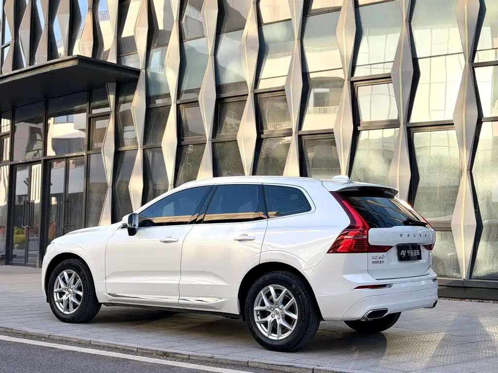 Volvo XC60 2021 — фото 21