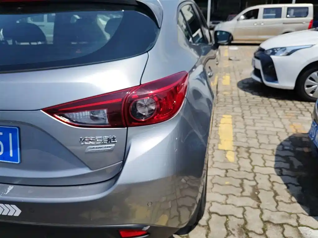 Mazda 3 Axela 2016 — фото 24