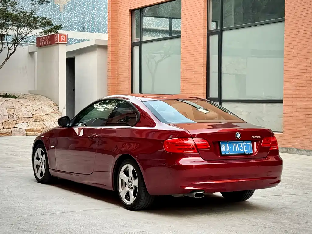 BMW 3 Series 2011