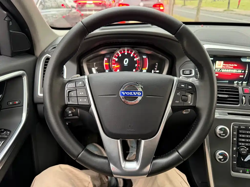 Volvo XC60 2016 — фото 10