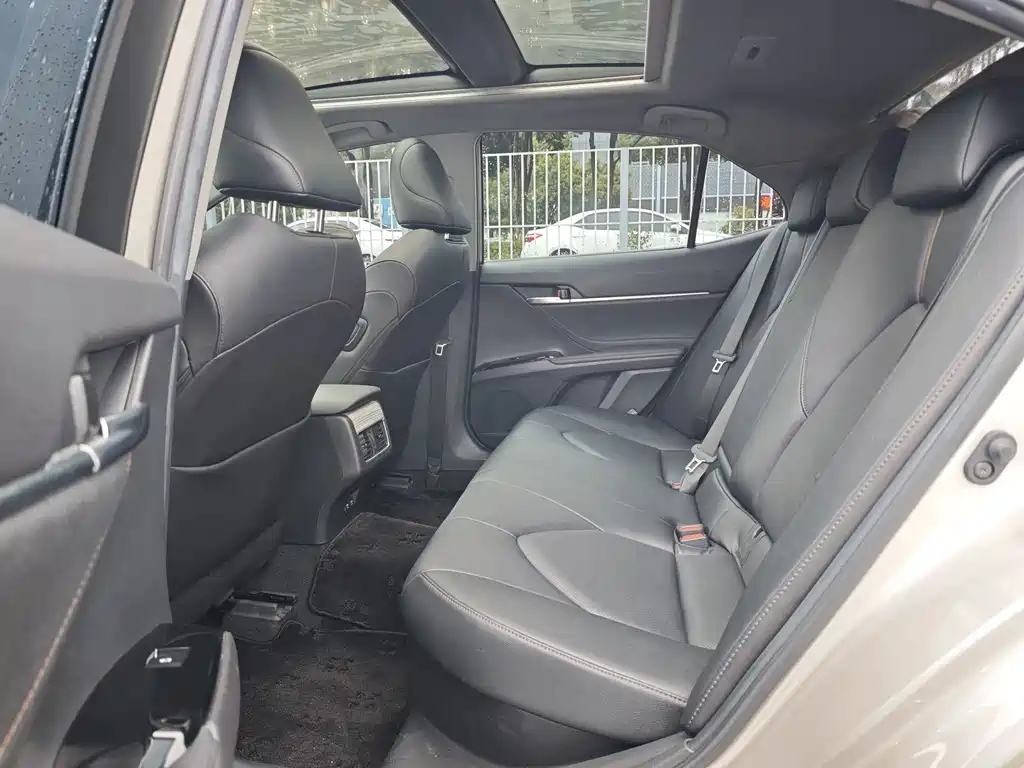 Toyota Camry 2021 — фото 16
