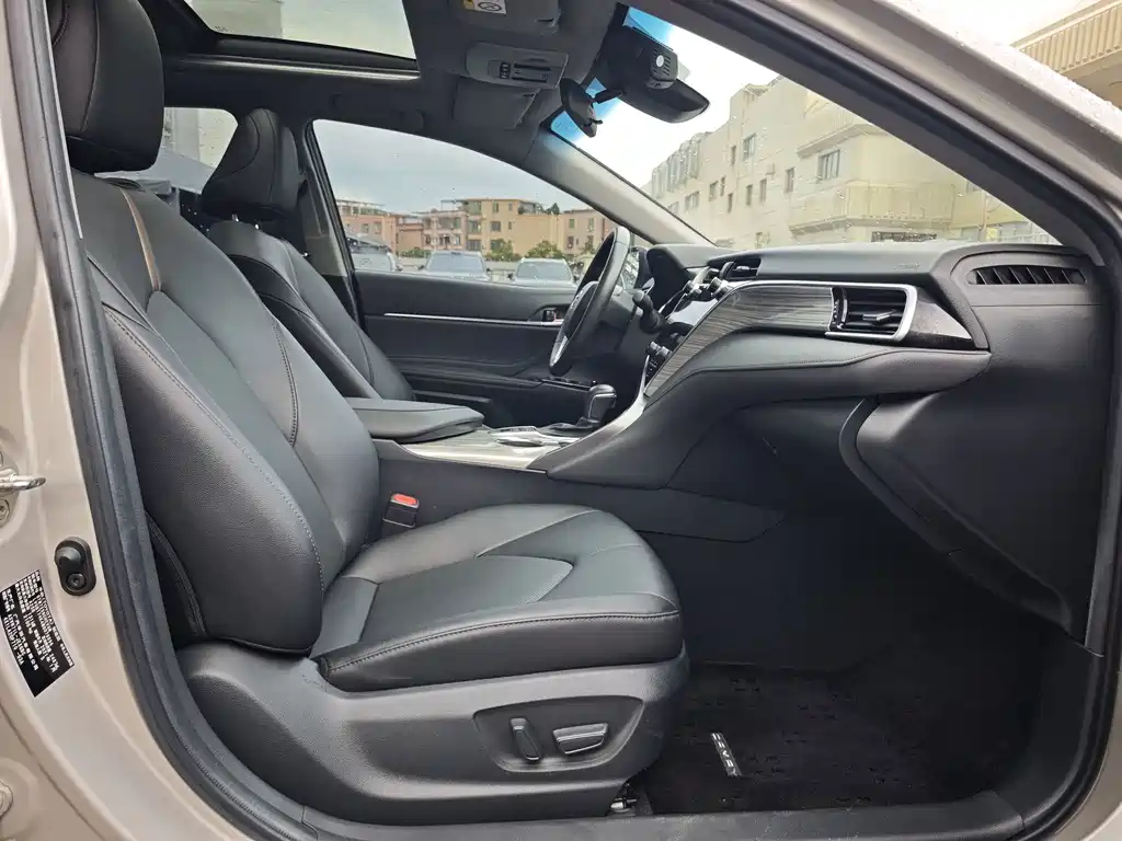 Toyota Camry 2021 — фото 13