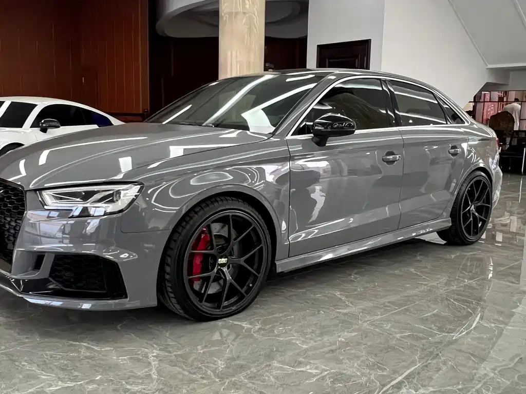 Audi RS 3 2018 — фото 1