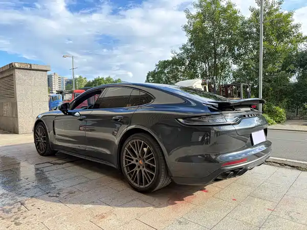 Porsche Panamera 2023