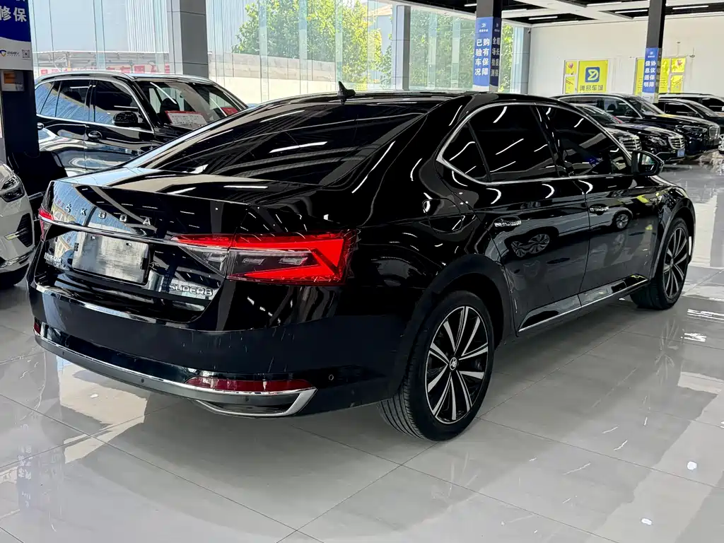 Skoda Superb 2023 — фото 12
