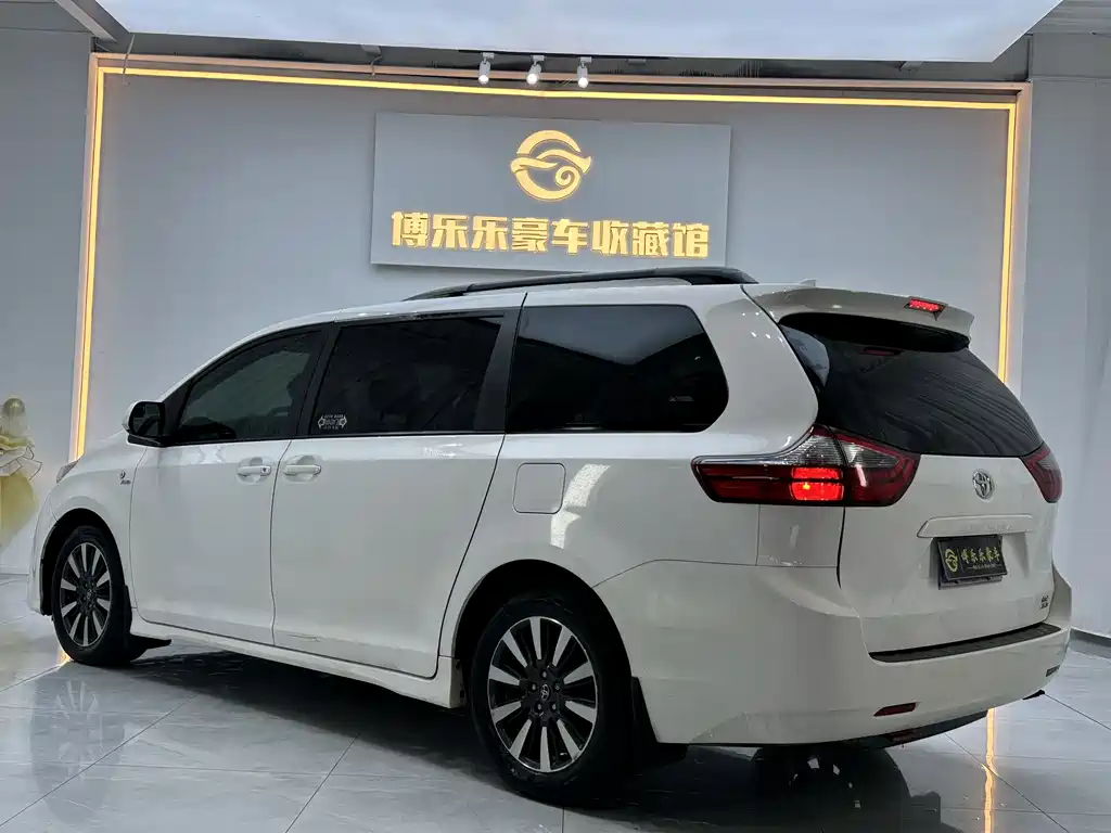 Toyota Sienna 2020 — фото 12