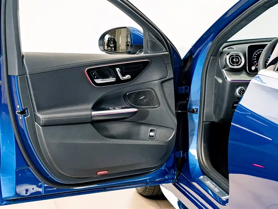 Mercedes-Benz C-Class 2023 — фото 13
