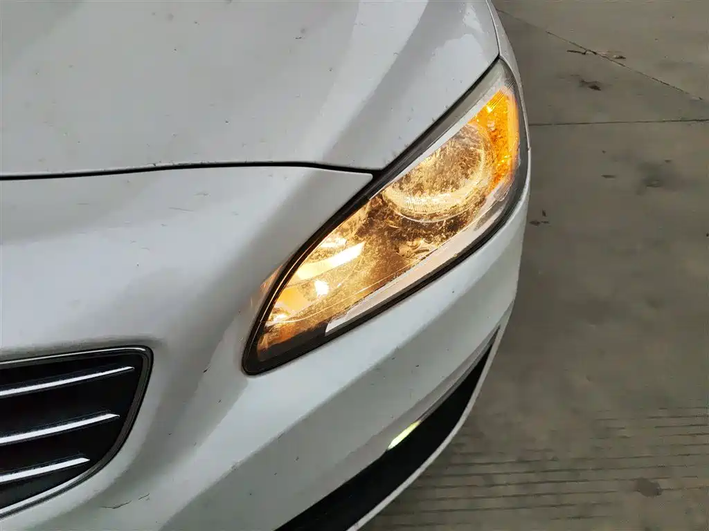 Volvo S60 2016 — фото 18