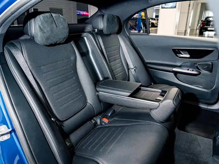 Mercedes-Benz C-Class 2023 — фото 19