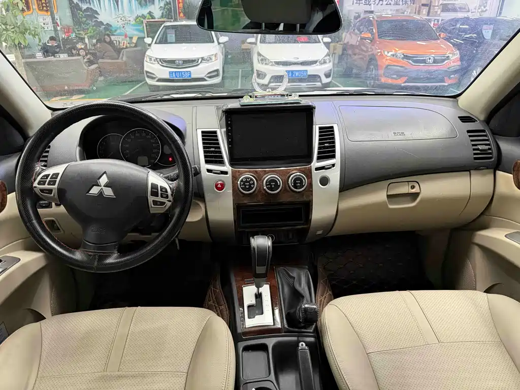 Mitsubishi Pajero Sport 2017 — фото 5