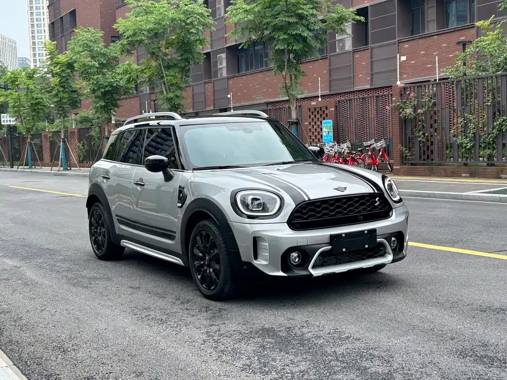 MINI MINI 2023