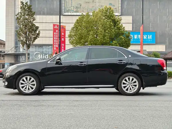 Toyota Crown 2012