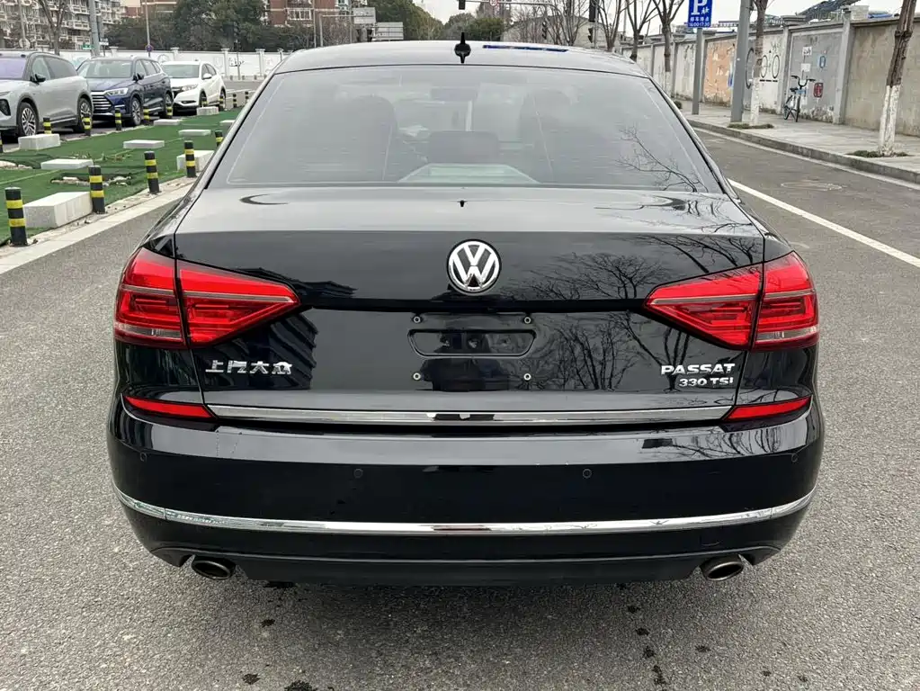 Volkswagen Passat 2018 — фото 13
