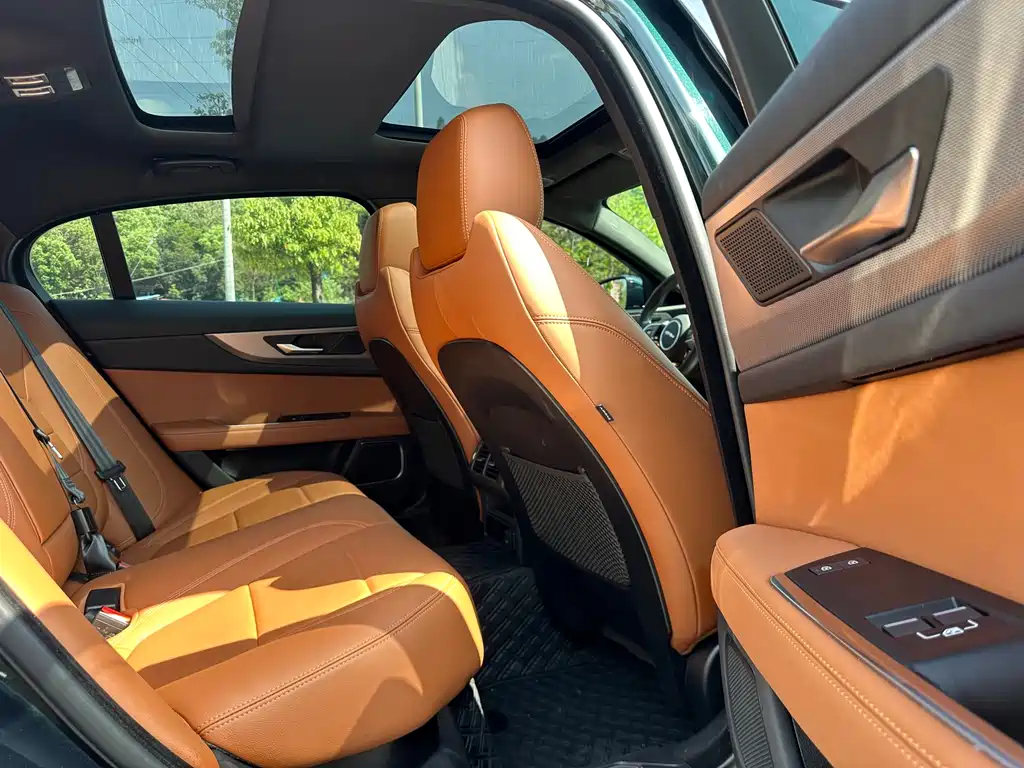Jaguar XEL 2023 — фото 11