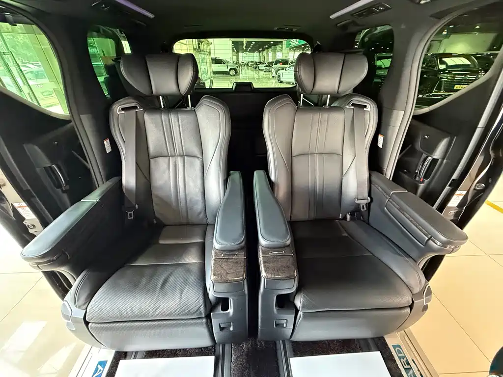 Toyota Vellfire 2021 — фото 18