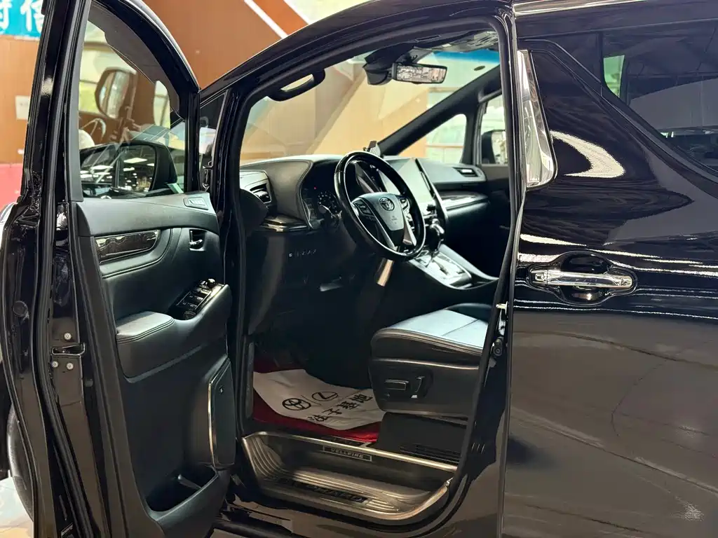 Toyota Vellfire 2021 — фото 11