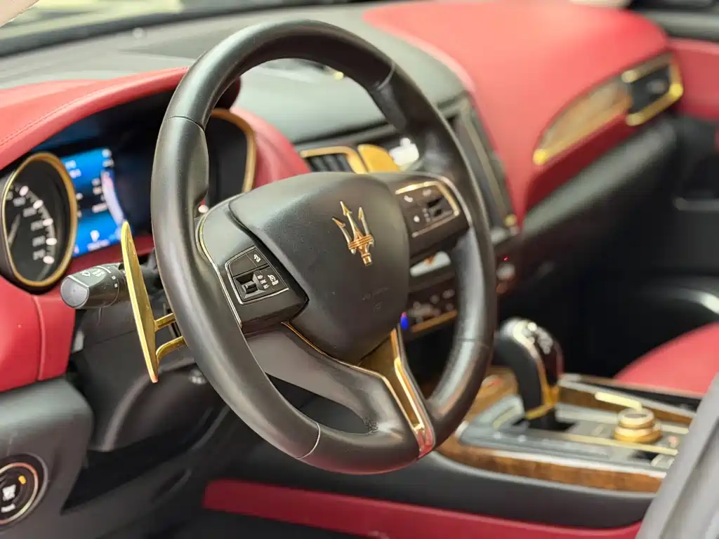 Maserati Levante 2016 — фото 10