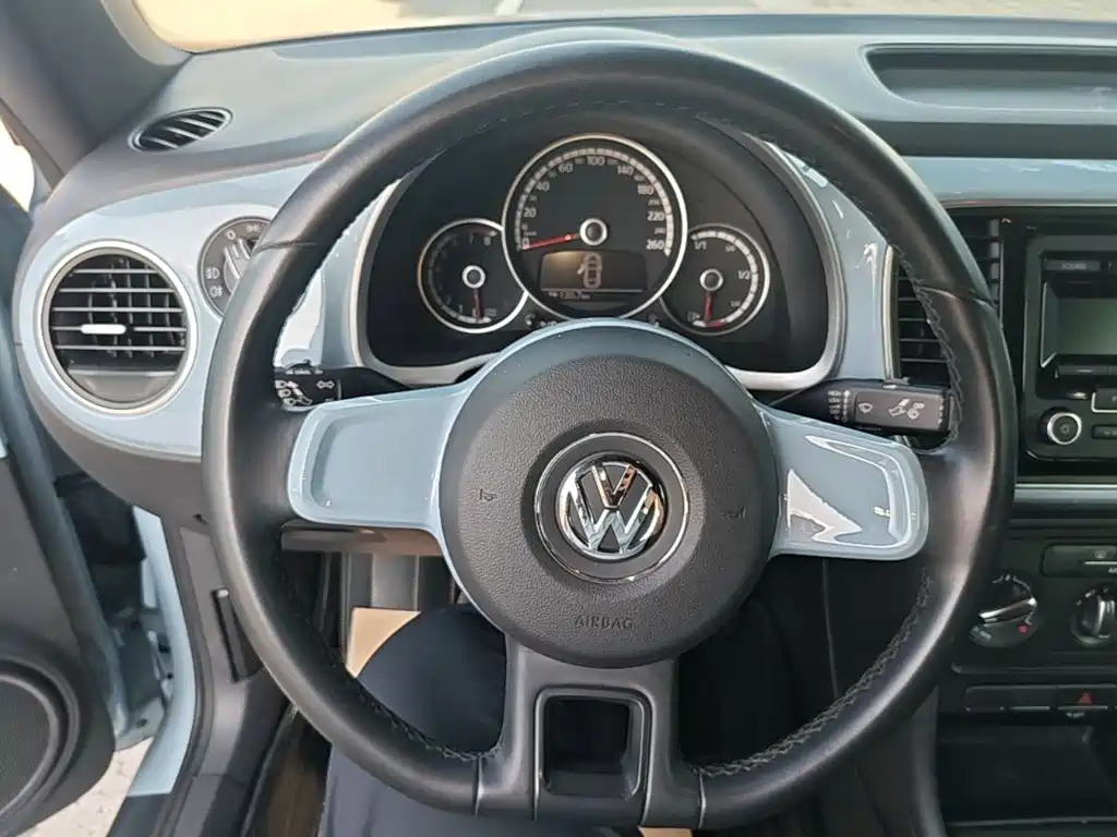 Volkswagen Beetle 2015 — фото 11