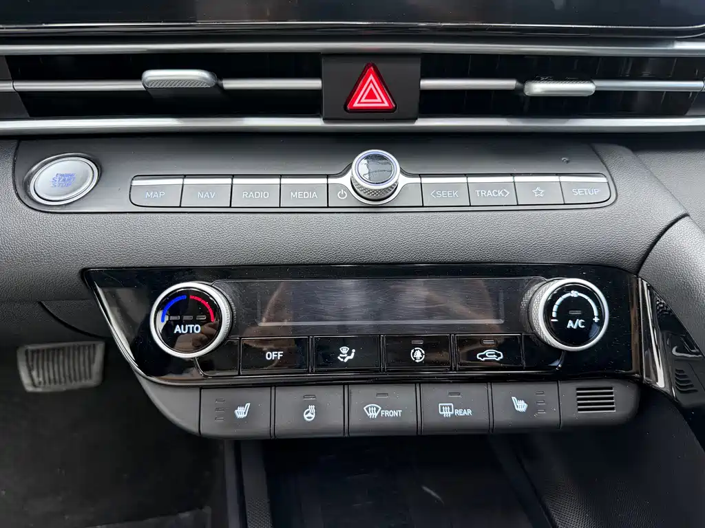 Hyundai Elantra 2023 — фото 13