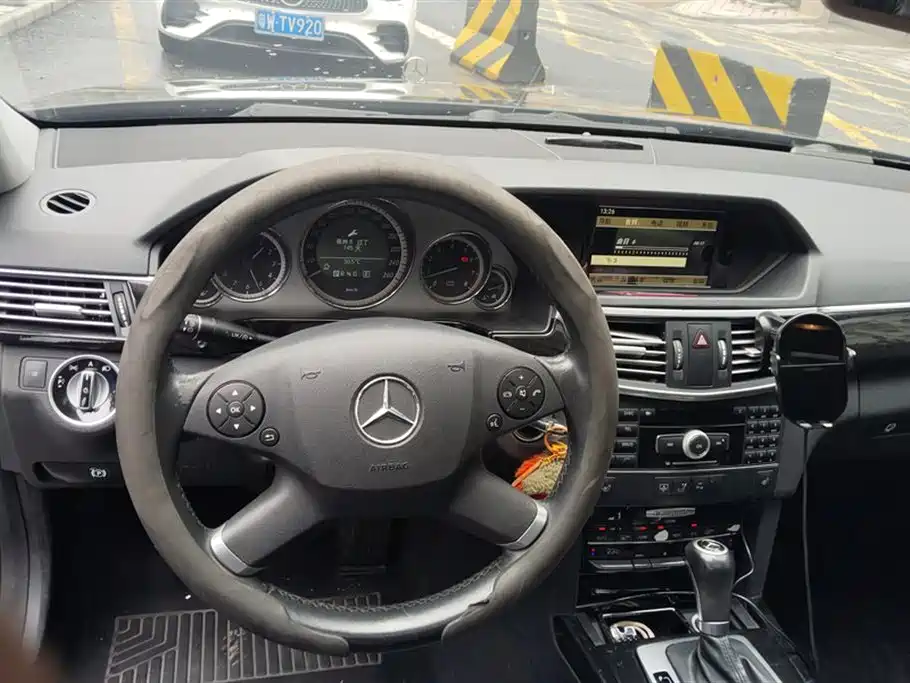 Mercedes-Benz E-Class 2012 — фото 15