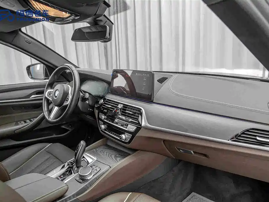 BMW 5 Series 2021 — фото 14