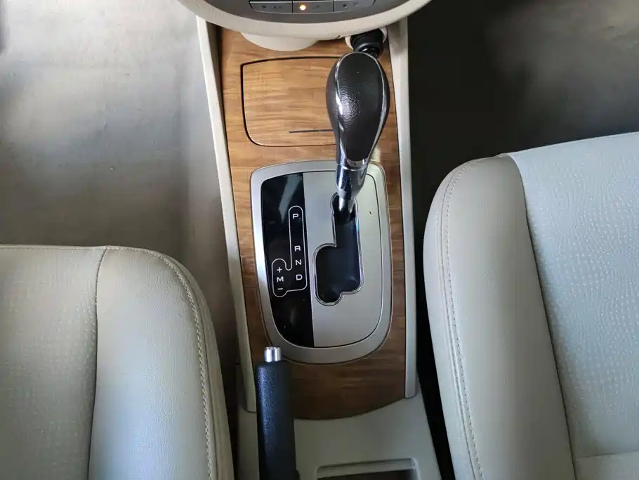 Buick Excelle 2015 — фото 16