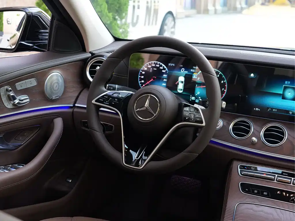 Mercedes-Benz E-Class 2023 — фото 27