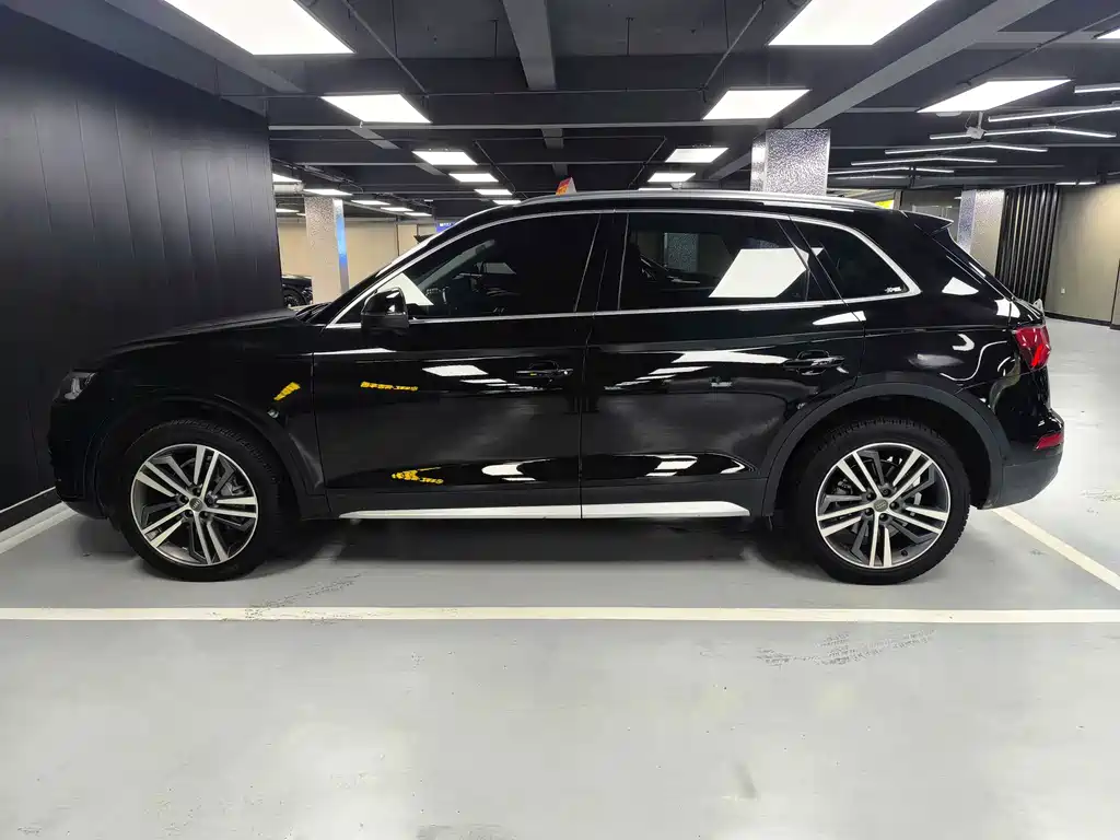 Audi Q5L 2021 — фото 18