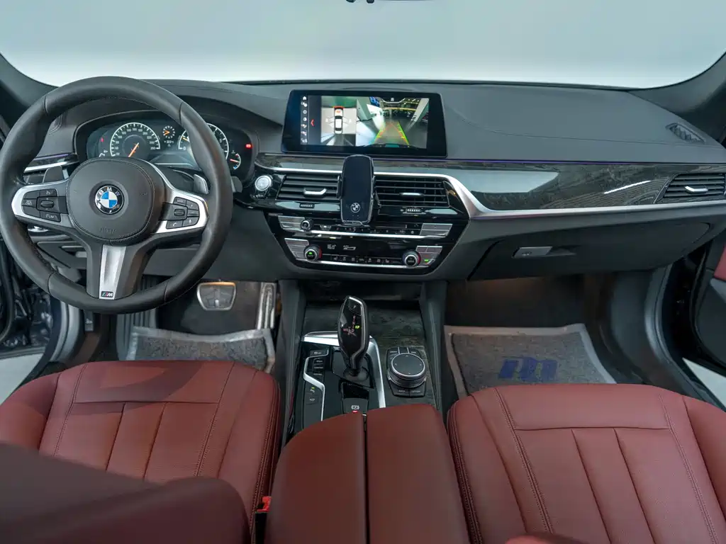 BMW 5 Series 2019 — фото 12