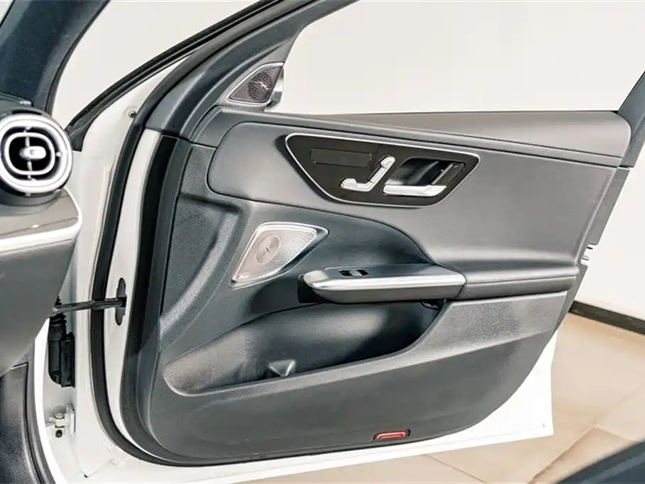 Mercedes-Benz C-Class 2023 — фото 14