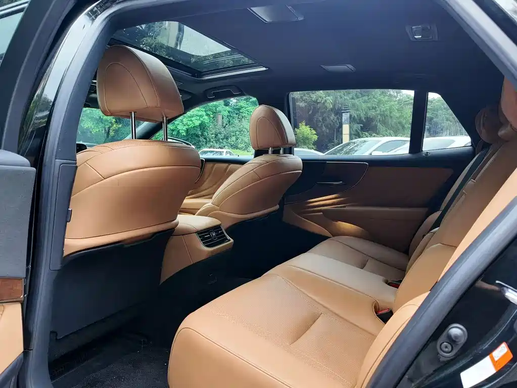 Lexus LS 2022 — фото 12