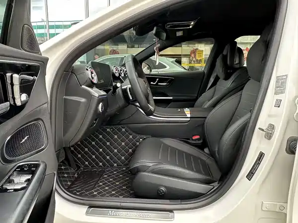 Mercedes-Benz C-Class 2024