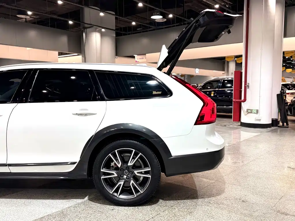 Volvo V90 2018 — фото 10