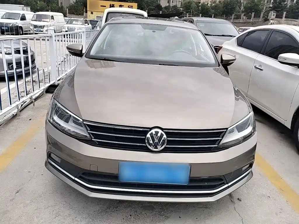 Volkswagen Sagitar 2015