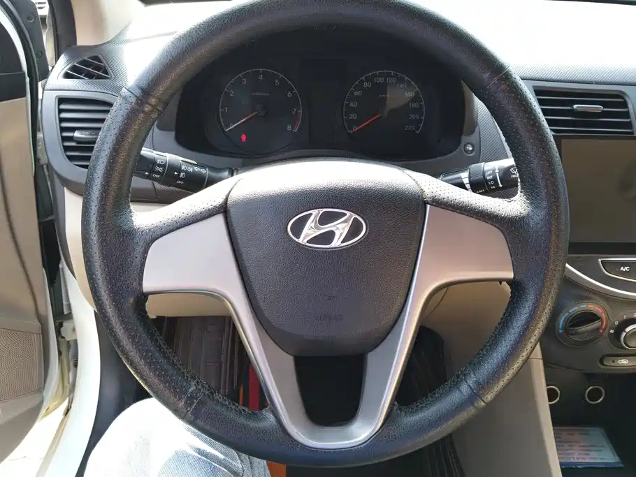 Hyundai Accent 2016 — фото 15