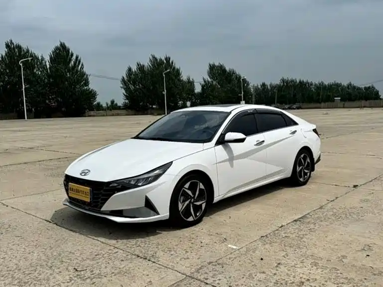 Hyundai Elantra 2023 — фото 2